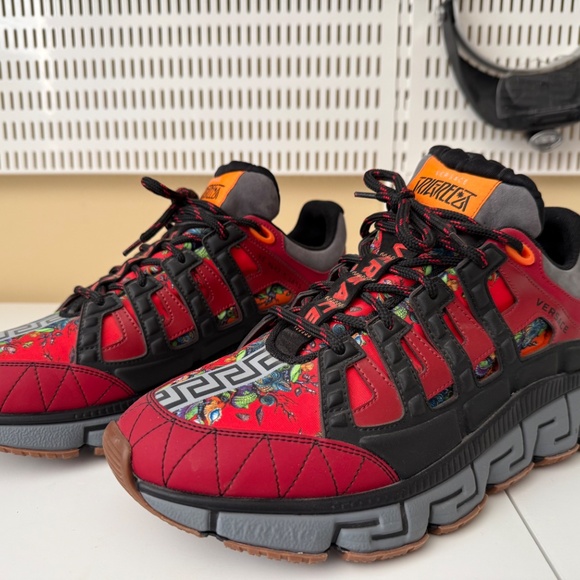 Versace Mens Trigreca Red - Picture 4 of 6